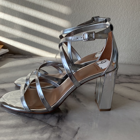 NWOB H by Halston Luna Silver Sandal Heels - Picture 5 of 9